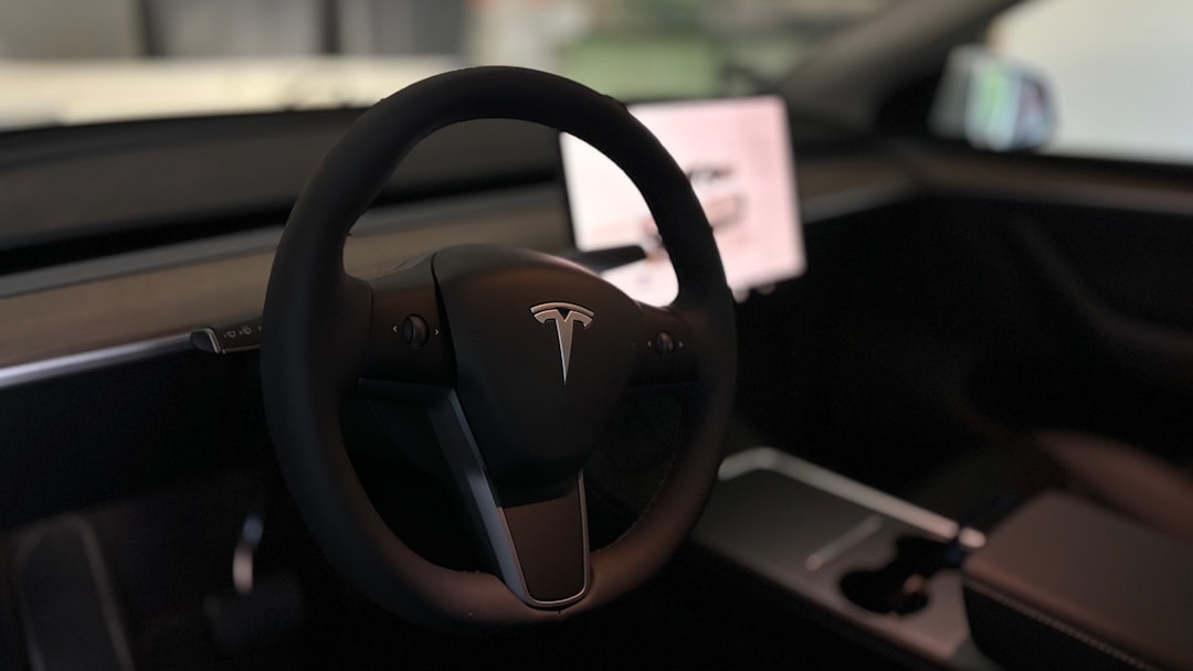 Featured image of post Новое обновление FSD Tesla: когда автопилот стал слишком дерзким?